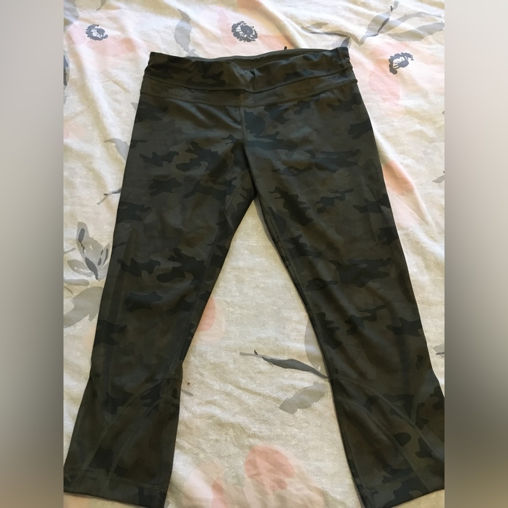 LuluLemon camo yoga pants. Size 8